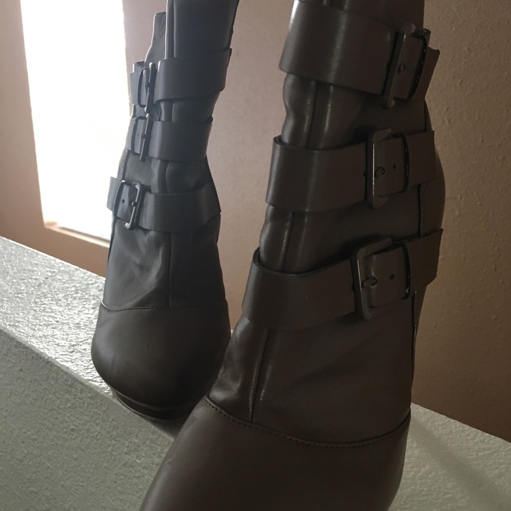 Cute brown heels